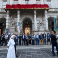 La processione transita davanti a Palazzo Civico