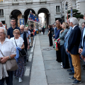 La processione transita davanti a Palazzo Civico