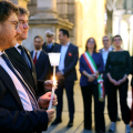 La processione transita davanti a Palazzo Civico