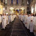 La processione transita davanti a Palazzo Civico