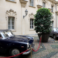 Le auto del Presidente Saragat nel cortile d’onore di Palazzo Civico
