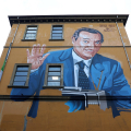 Il murale dedicato a Piero Angela in via Verdi