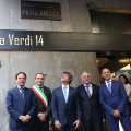 Le autorità sotto la targa dedicata a Piero Angela