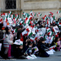 Bambini in attesa del Presidente davanti a Palazzo Madama