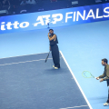 Mengoni  e Cattelan in risposta