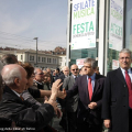 Il Sindaco Chiamparino saluta i cittadini in attesa di entrare
