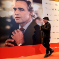 Alessandro Baricco posa per i fotografi