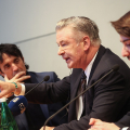 Un momento della conferenza stampa di Alec Baldwin alla Cavallerizza Reale