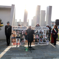 L’associazione Il Mondo Che Vorrei, che riunisce i familiari delle vittime della strage di Viareggio, e Assemblea 29 Giugno si sono ritrovati a Torino per commemorare le vittime della Thyssenkrupp,