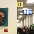 Rosso Indelebile: l’arte si fa portavoce contro la violenza di genere all’Anagrafe Centrale di Torino