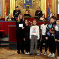 Il gruppo di studenti della Direzione Didattica Allievo - Franchetti premia il Reparto Squadra Mobile della Polizia di Stato - Questura di Torino. Ritira il premio la dott.ssa Marzia Giustolisi