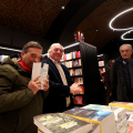 Piero Chiambretti all'inaugurazione della libreria Luxemburg