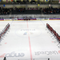 Le squadre della Repubblica Ceca e del Canada schierate sul ghiaccio del Tazzoli ad inizio partita