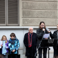 Un momento della cerimonia della posa delle Pietre d'Inciampo 2025