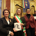 La vicesindaca Michela Favaro e la presidente del Consiglio Maria Grazia Grippo con Egea Haffner