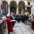 L'Assessore al Commercio Paolo Chiavarino riceve il corteo nel cortile d'Onore di Palazzo Civico