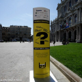 Il totem di Biennale Democrazia in piazza Carlo Alberto