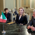 La Console Generale di Polonia in Milano Agnieszka Gloria Kamińska, accompagnata dal Console Onorario di Polonia in Torino Ulrico Leiss de Leimburg e la Consigliera Comunale Lorenza Patriarca