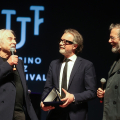 Enrico Rava riceve la Targa Torri Palatine della Città di Torino dall’Assessore ai Grandi Eventi Mimmo Carretta e dal Direttore artistico del Festival Stefano Zenni
