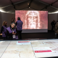 "Tenda di Avvolti" a Torino: un viaggio immersivo nella Sindone