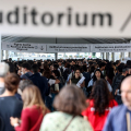 Salone Internazionale del Libro di Torino 2025 – Un sabato da tutto esaurito tra firme, volti noti e letture condivise