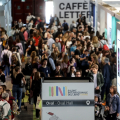 Salone Internazionale del Libro di Torino 2025 – Un sabato da tutto esaurito tra firme, volti noti e letture condivise