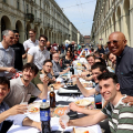 Le tavolate per la "Festa dei Vicini" in via Po