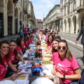 Le tavolate per la "Festa dei Vicini" in via Po