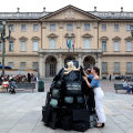 Wasted Dreams - In piazza Bodoni la performance di Greg Goya contro il lavoro minorile e il colonialismo dei rifiuti