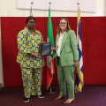 L’Ambasciatrice della Costa d’Avorio in Italia Nogozene Bakayoko con la vicesindaca Michela Favaro