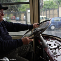 Un\'autista dell\'autobus a due piani di Italia 61