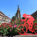 La Città si veste di rosso in attesa della Vuelta