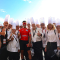 Fabiu Aru con gli chef della cerimonia presentazione  dei Team della Vuelta 2025