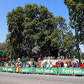 In attesa dell'arrivo dei ciclisti