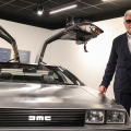 Giorgetto Giugiaro accanto alla "sua"  DeLorean DMC-12