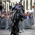 Le acrobazie sulle due ruote di Chris Pfeiffer