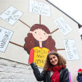 Nina Gruppi, giovane artista del Primo Liceo Artistico di Torino, autrice del bozzetto da cui è nato il murale dedicato a Giulia Cecchettin