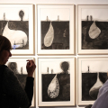 Il viaggio dell’anima: l’arte di Chiharu Shiota approda al MAO