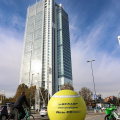 Tornano in città le installazioni ‘Piovono Palline’