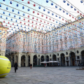 Tornano in città le installazioni ‘Piovono Palline’