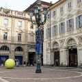 Tornano in città le installazioni ‘Piovono Palline’