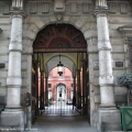 Portone d\'ingresso di Palazzo Cisterna, sede della Provincia di Torino, via Maria Vittoria 12