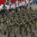 Gli alpini e le squadre del Giro d\'Italia