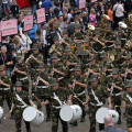 Gli alpini e le squadre del Giro d\'Italia