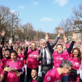 Una marea rosa per la ricerca Just The Woman I Am riempie le strade di Torino