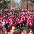 Una marea rosa per la ricerca Just The Woman I Am riempie le strade di Torino