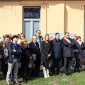 Un momento della cerimonia di scoprimento di una targa dedicata a Gipo Farassino