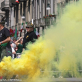 Il fumo che serve a stabilire la direzione del vento e quindi la traiettoria di atterraggio