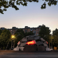 La Fontana Igloo di Mario Merz torna a zampillare dopo il restauro