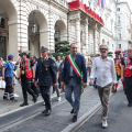 La seconda parte del Corteo storico in marcia verso piazza Castello